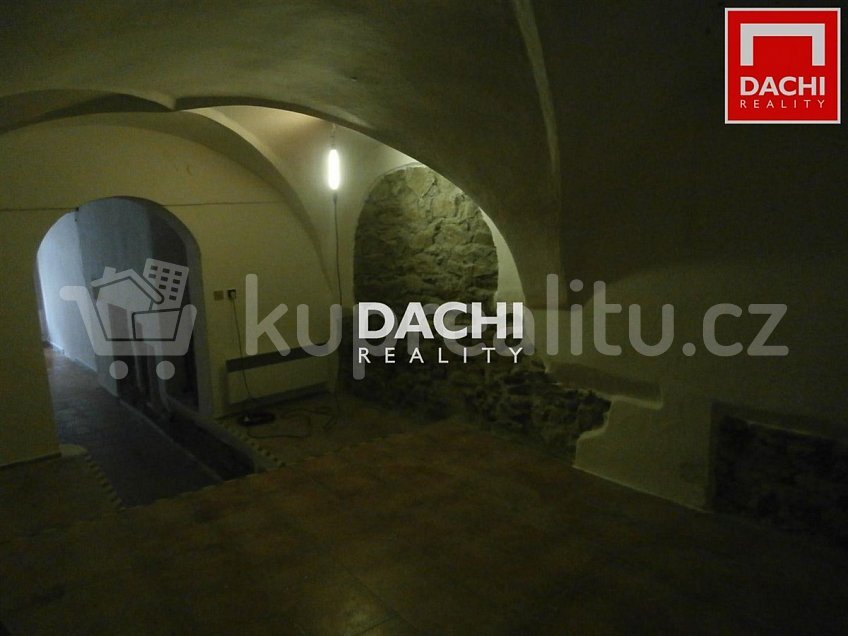 Pronájem  obchodních prostor 34 m^2 Denisova, Olomouc 77900