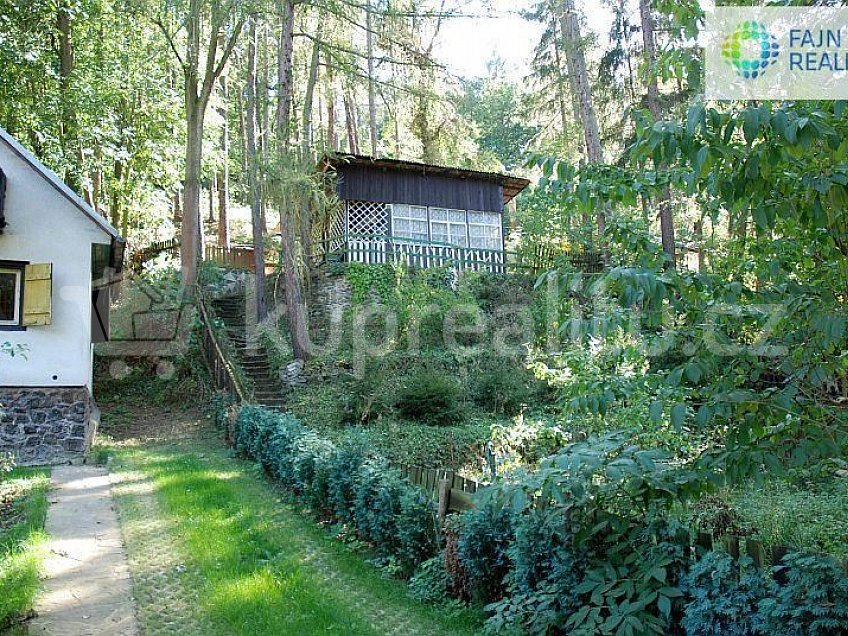 Prodej  zahrady 877 m^2 K Drahani 1105, Praha-Dolní Chabry 18400