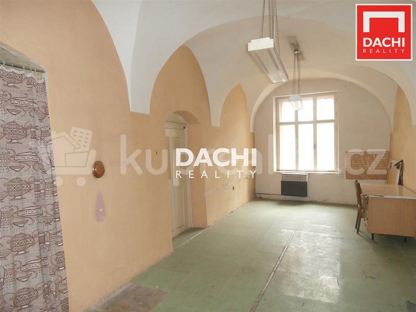 Prodej  rodinného domu 1700 m^2 Olomouc 77900