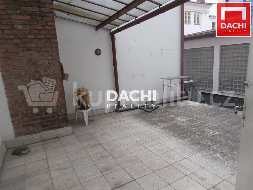 Prodej  rodinného domu 1700 m^2 Olomouc 77900