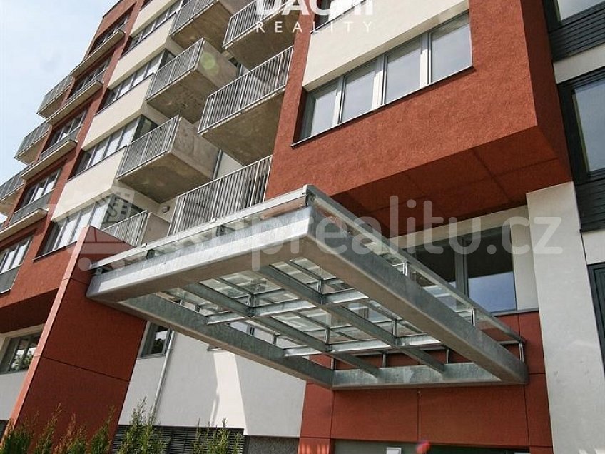 Pronájem bytu 1+kk 40 m^2 Edvarda Beneše, Olomouc 77900