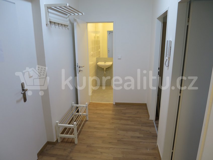 Prodej bytu 2+kk 46 m^2 Hornoměcholupská, Praha 10 109 00