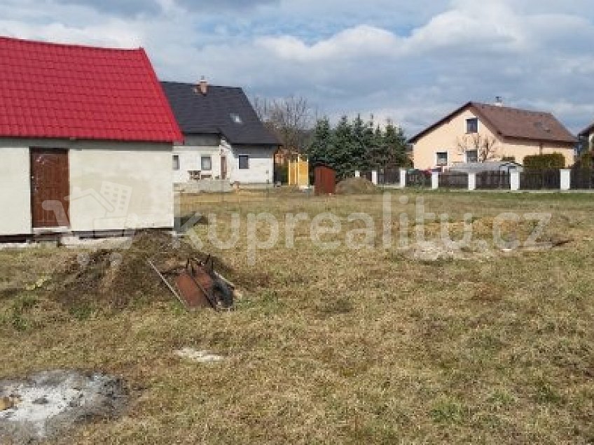 Prodej  stavebního pozemku 1079 m^2 Mnichovo Hradiště, Lhotice u Bosně 
