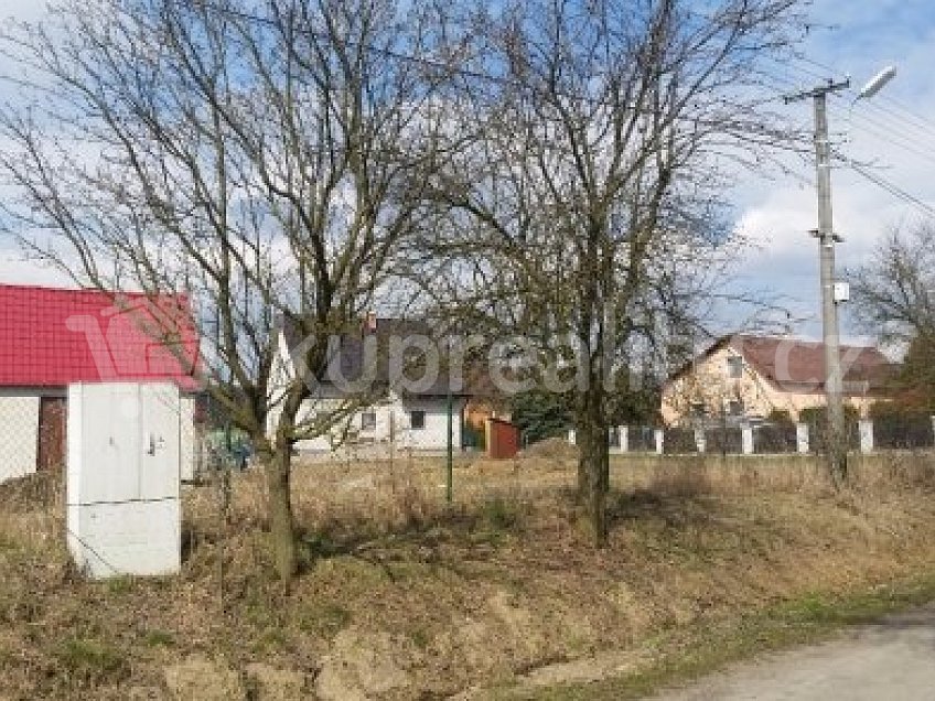 Prodej  stavebního pozemku 1079 m^2 Mnichovo Hradiště, Lhotice u Bosně 