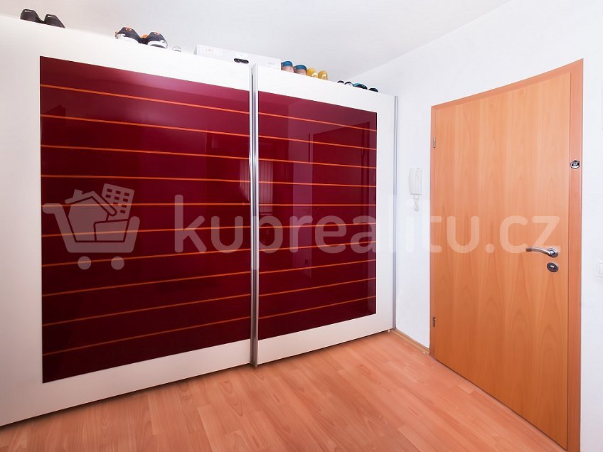Prodej bytu 1+kk 40 m^2 Pickova 1486/4, Praha 
