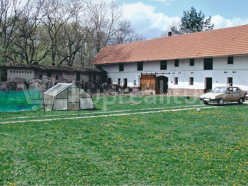 Prodej  usedlosti 180 m^2 14, Koštice 43921