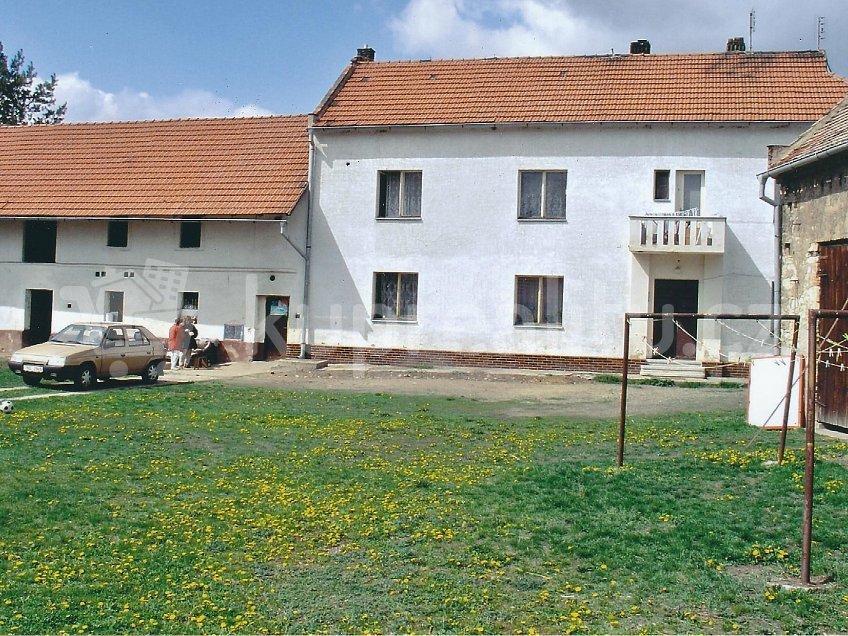 Prodej  usedlosti 180 m^2 14, Koštice 43921