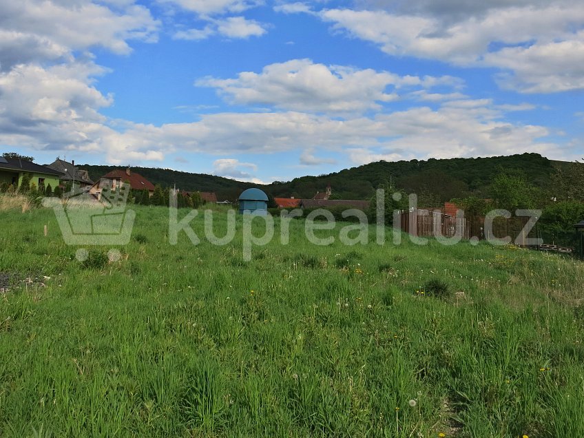 Prodej  stavebního pozemku 1987 m^2 Lužice 435 2