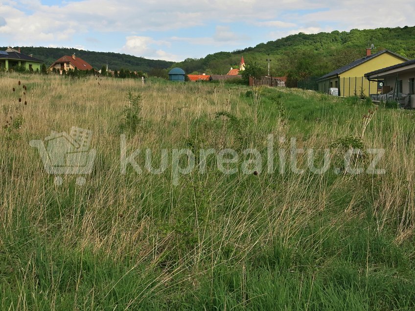 Prodej  stavebního pozemku 1987 m^2 Lužice 435 2