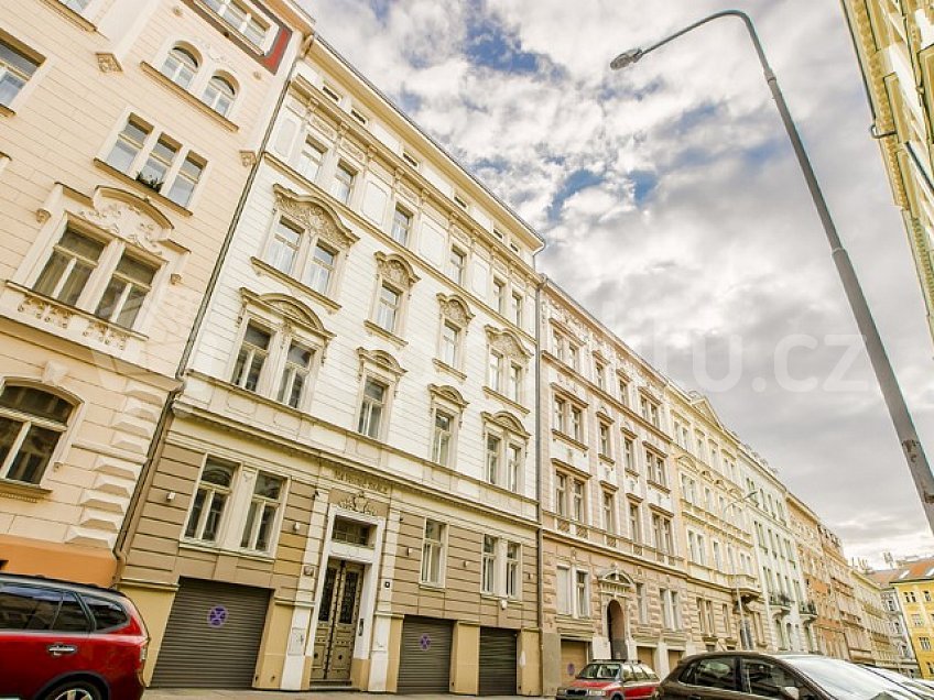 Pronájem bytu 3+1 175 m^2 Řehořova, Praha 