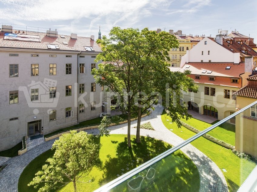 Prodej  vily 262 m^2 U Obecního dvora, Praha 