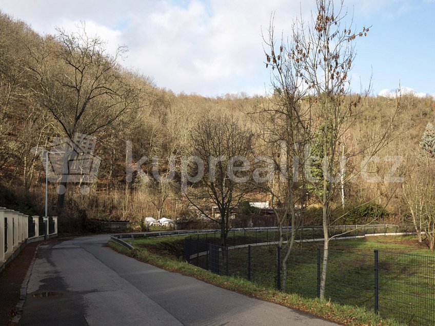 Prodej  stavebního pozemku 20257 m^2 V Šáreckém údolí, Praha 