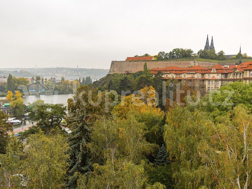 Pronájem bytu 3+1 100 m^2 Podolské nábřeží, Praha 