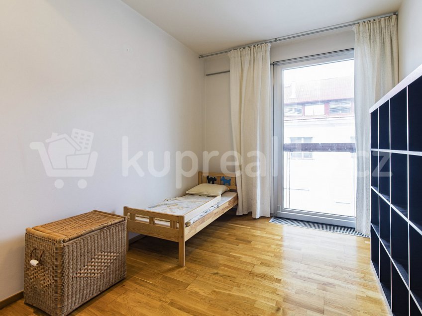 Pronájem bytu 3+kk 90 m^2 Korunní, Praha 