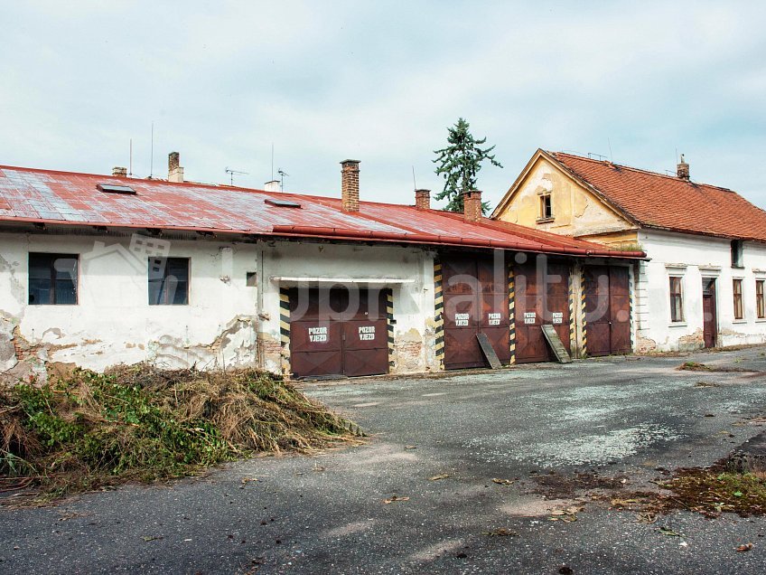 Prodej  domu 2000 m^2 T. G. Masaryka, Městec Králové 