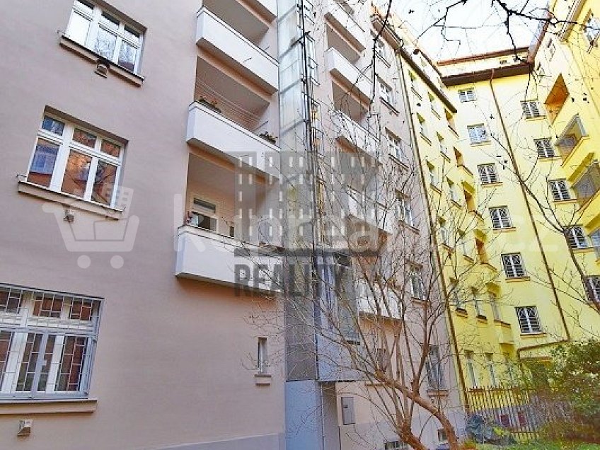 Prodej bytu 1+kk 38 m^2 U Uranie 1, Praha 