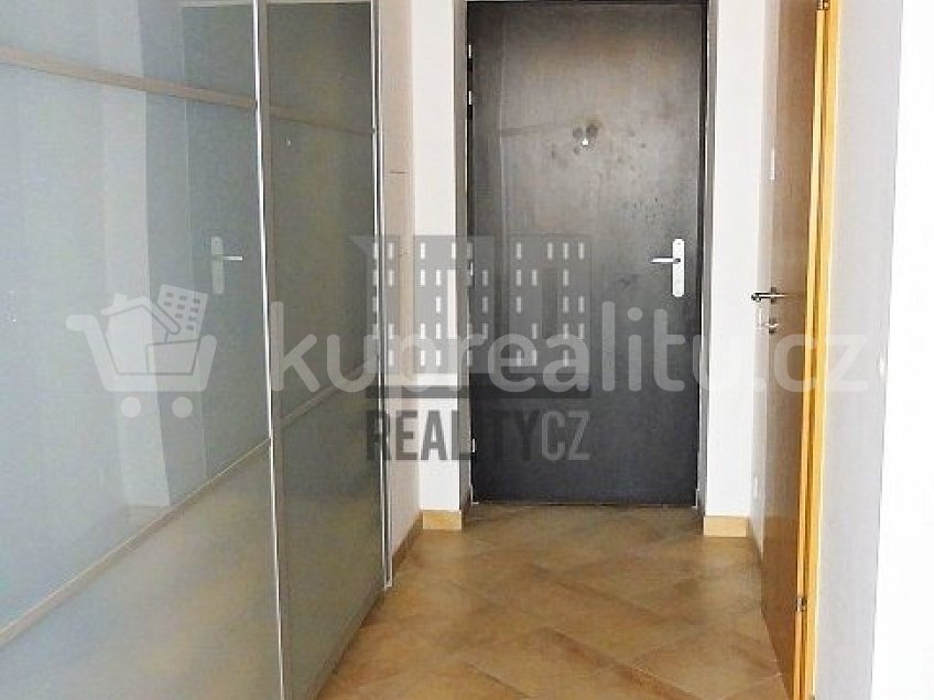 Prodej bytu 2+kk 84 m^2 V přístavu 1, Praha 