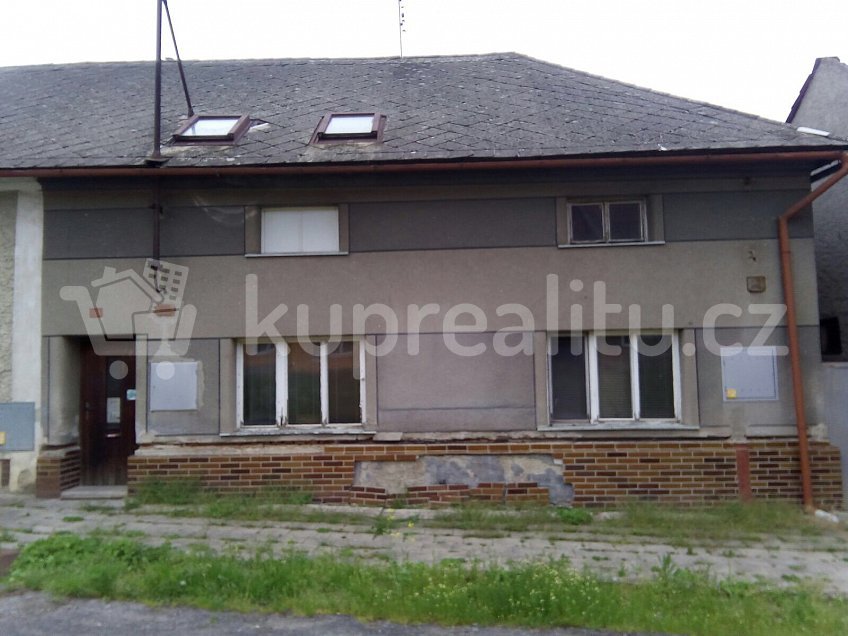 Prodej  rodinného domu 100 m^2 Čertoryje 216, Olomouc - Charváty 783 75