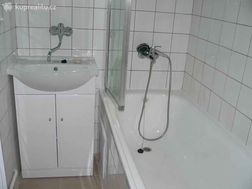 Pronájem bytu 2+1 66 m^2 Pardubice centrum 53001