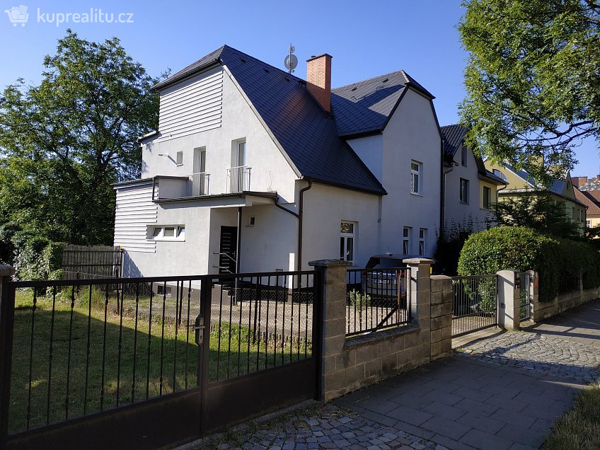 Prodej  rodinného domu 260 m^2 Lazecká, Olomouc 77900