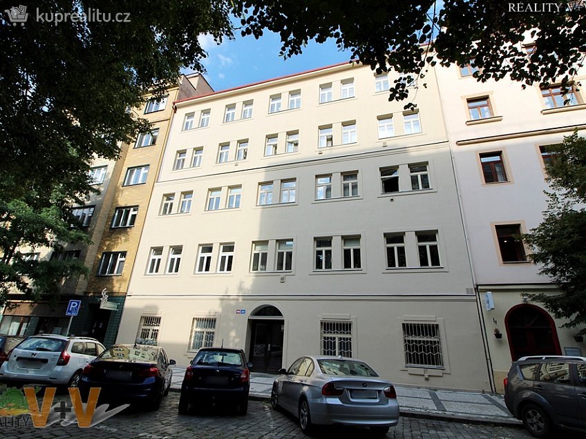 Prodej bytu 1+1 43 m^2 Vítkova, Praha 