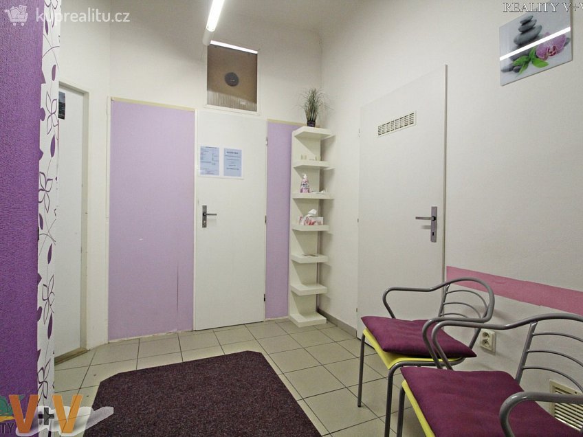 Pronájem  obchodních prostor 7 m^2 Štítného 43, České Budějovice 