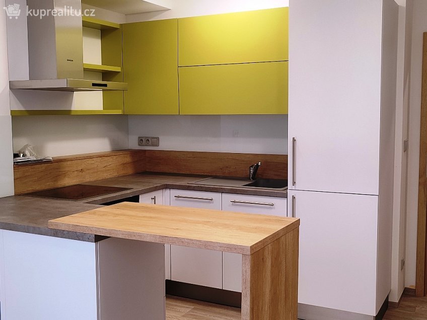Pronájem bytu 1+kk 28 m^2 Divišovo náměstí, Znojmo 669 02