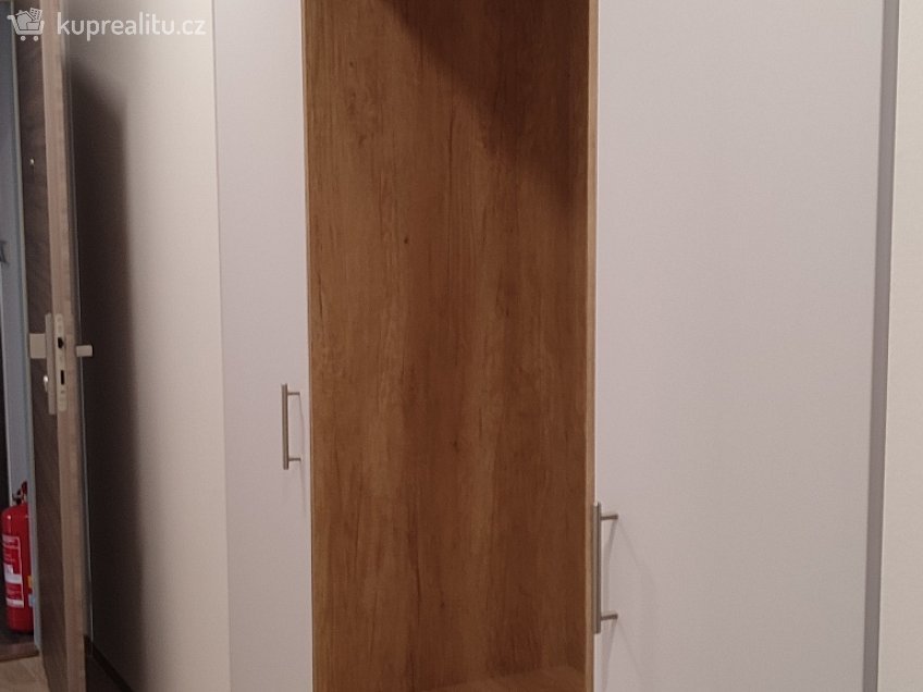 Pronájem bytu 1+kk 28 m^2 Divišovo náměstí, Znojmo 669 02