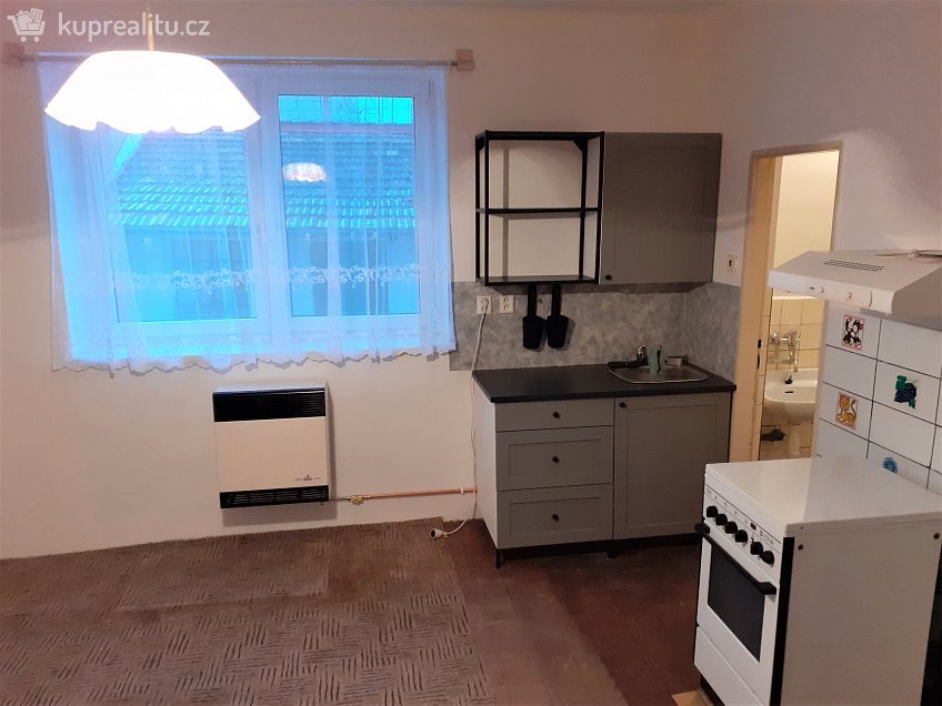 Pronájem  rodinného domu 72 m^2 Na Trávníkách, Kyjov 69701