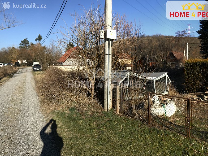 Prodej  stavebního pozemku 585 m^2 Pod Chybou, Zadní Třebaň 