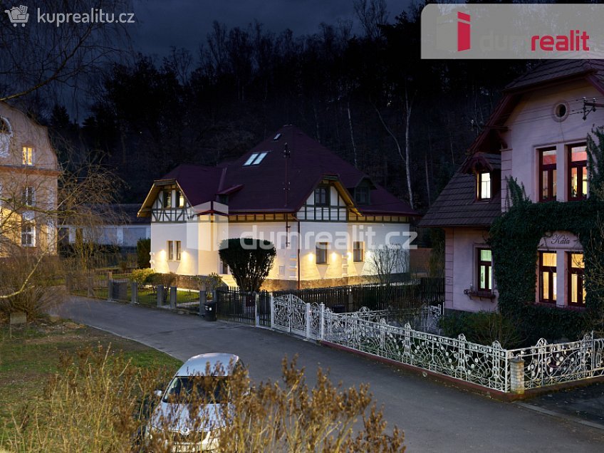 Prodej  rodinného domu 334 m^2 Pod Strání, Dalovice 