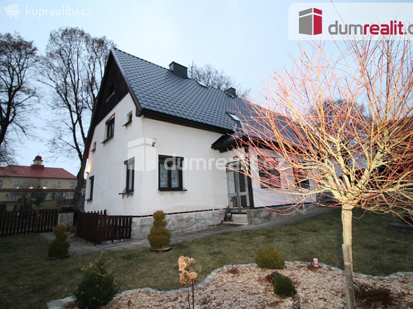 Prodej  rodinného domu 300 m^2 Luční, Plesná 