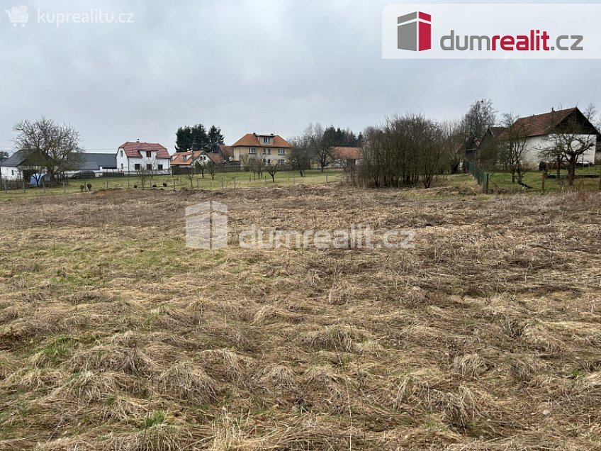 Prodej  stavebního pozemku 1743 m^2 Čáslavsko, Čáslavsko 