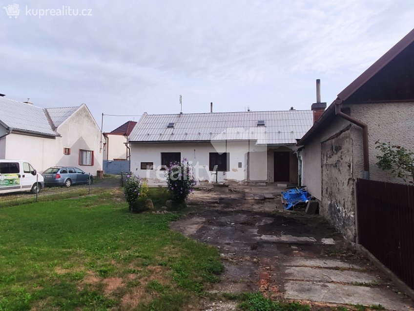 Prodej  rodinného domu 105 m^2 V uličce, Chvalčov 
