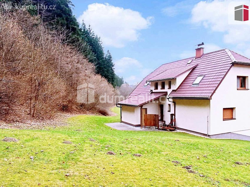 Prodej  rodinného domu 266 m^2 Velké Karlovice, Velké Karlovice 