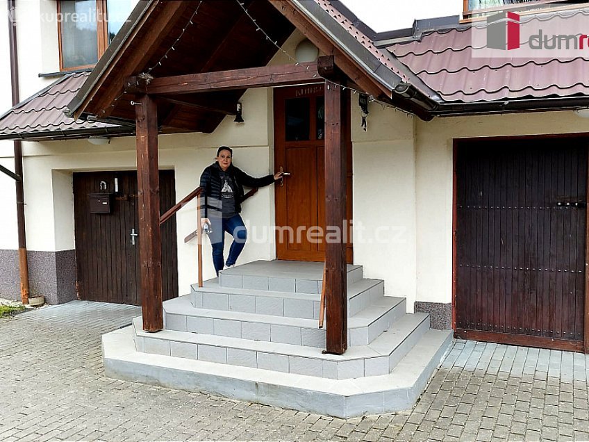 Prodej  rodinného domu 266 m^2 Velké Karlovice, Velké Karlovice 