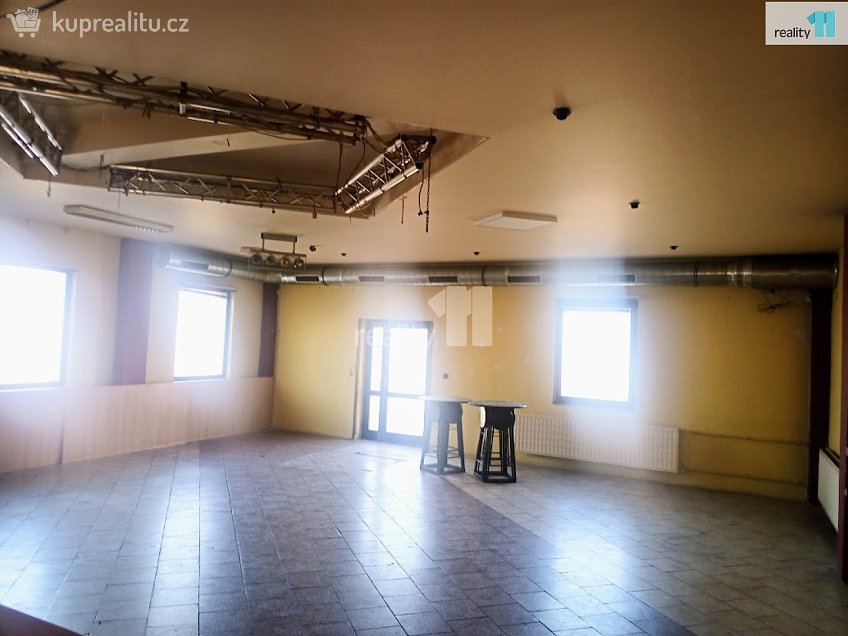 Pronájem  obchodních prostor 280 m^2 Svazácká, Ostrava 