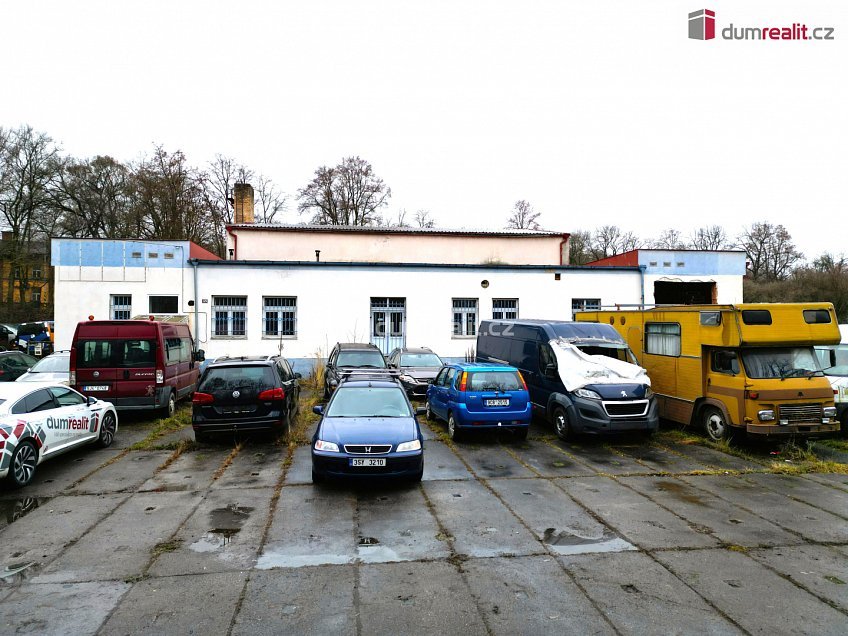 Prodej  výrobních prostor 2124 m^2 U Vodárny, Mirovice 