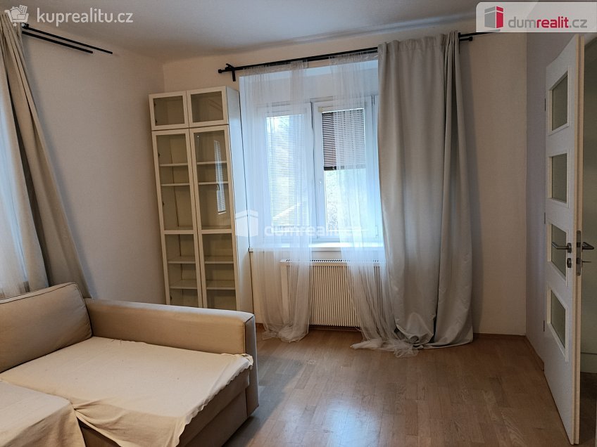 Pronájem bytu 3+1 80 m^2 Týmlova, Praha 4 