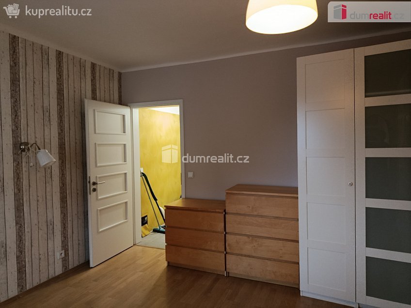 Pronájem bytu 3+1 80 m^2 Týmlova, Praha 4 