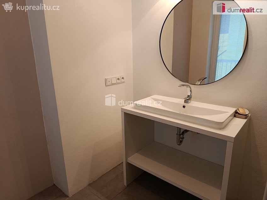 Pronájem bytu 3+1 80 m^2 Týmlova, Praha 4 