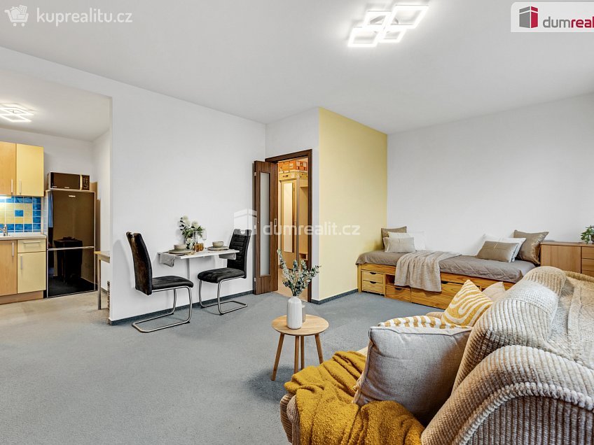 Prodej bytu 1+kk 35 m^2 Teplická, Praha 9 