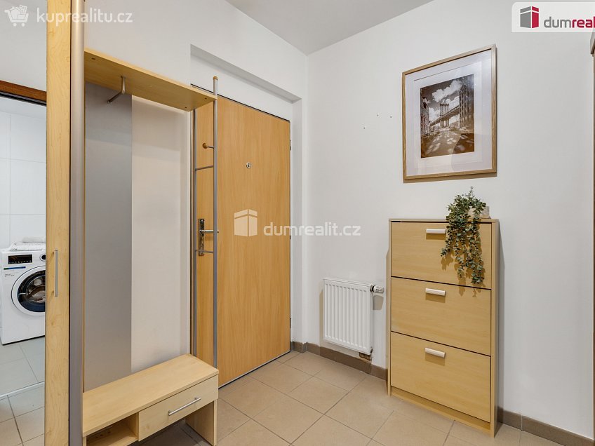 Prodej bytu 1+kk 35 m^2 Teplická, Praha 9 