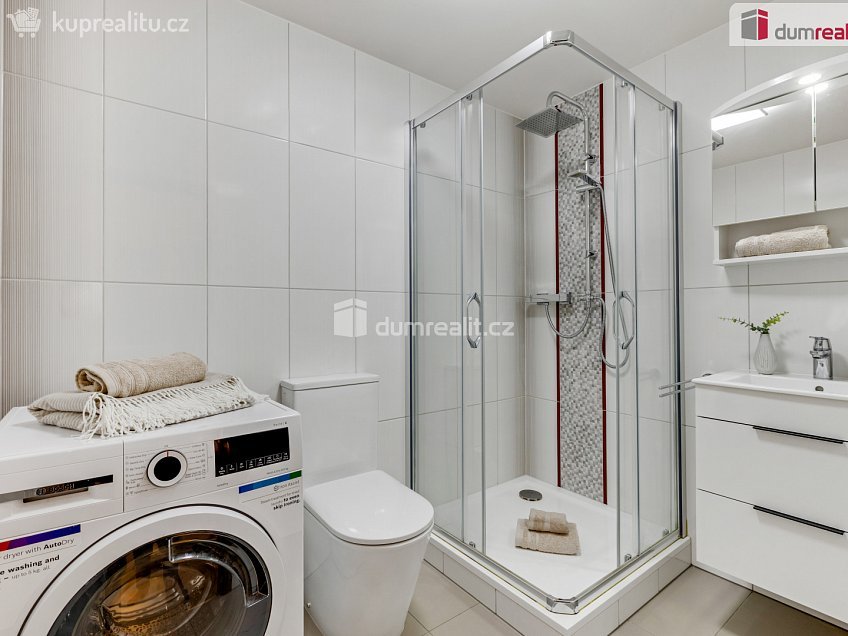 Prodej bytu 1+kk 35 m^2 Teplická, Praha 9 