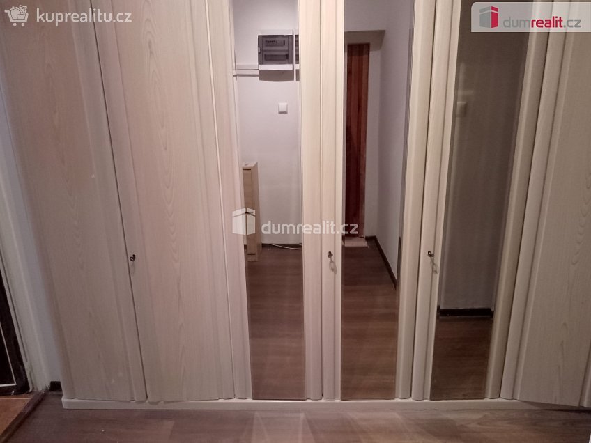 Pronájem bytu 1+1 37 m^2 Petřín, Karlovy Vary 