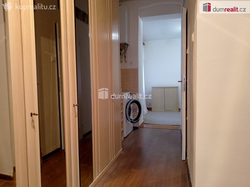 Pronájem bytu 1+1 37 m^2 Petřín, Karlovy Vary 