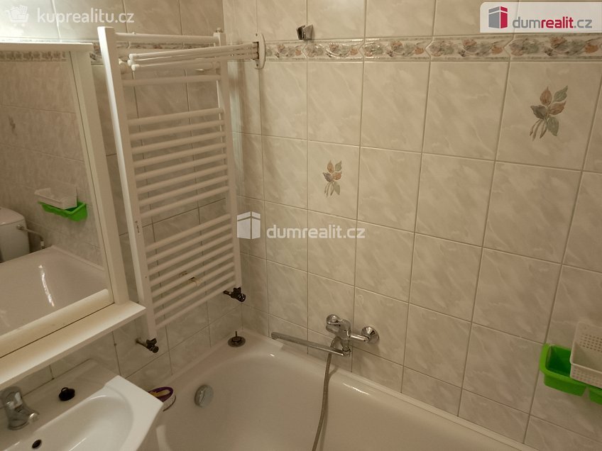 Pronájem bytu 1+1 37 m^2 Petřín, Karlovy Vary 