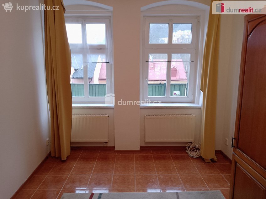 Pronájem bytu 1+1 37 m^2 Petřín, Karlovy Vary 