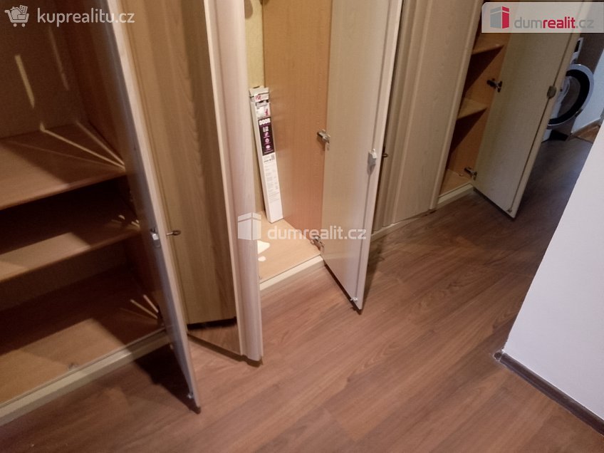 Pronájem bytu 1+1 37 m^2 Petřín, Karlovy Vary 