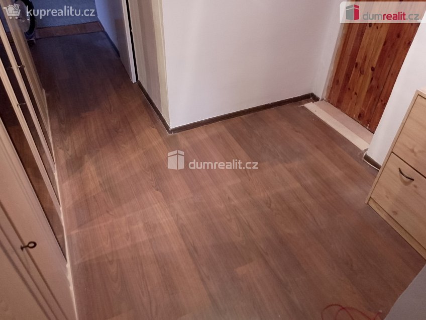 Pronájem bytu 1+1 37 m^2 Petřín, Karlovy Vary 